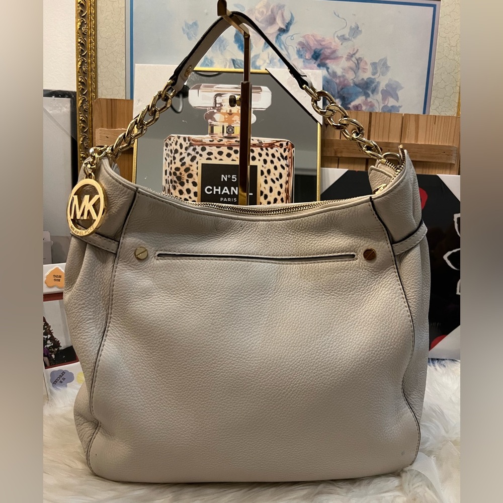 Michael Kors Leather Handbag with Detachable Strap for Crossbody.